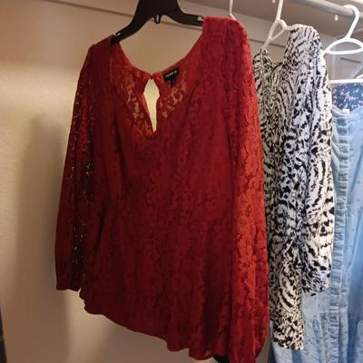 LADIES DRESS CLOTHES SIZE L - XL