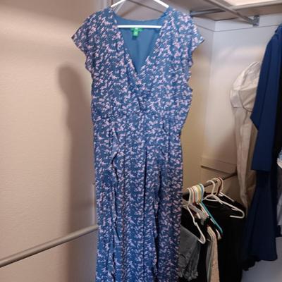 LADIES DRESS CLOTHES SIZE L - XL
