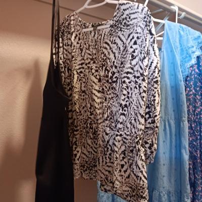 LADIES DRESS CLOTHES SIZE L - XL