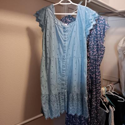 LADIES DRESS CLOTHES SIZE L - XL