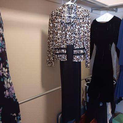 LADIES 2 PC SKIRT/JACKET, 2 KNIT DRESSES AND 3 OTHER DRESSES