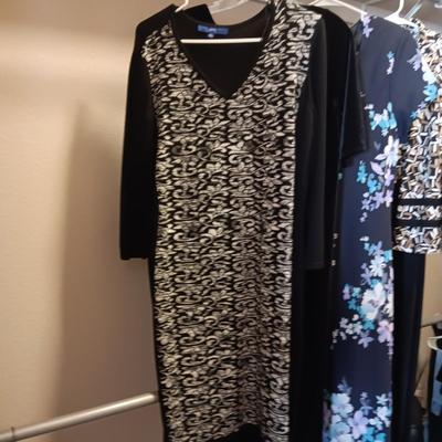 LADIES 2 PC SKIRT/JACKET, 2 KNIT DRESSES AND 3 OTHER DRESSES