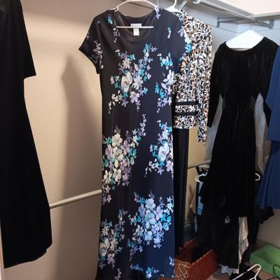 LADIES 2 PC SKIRT/JACKET, 2 KNIT DRESSES AND 3 OTHER DRESSES