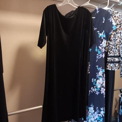 LADIES 2 PC SKIRT/JACKET, 2 KNIT DRESSES AND 3 OTHER DRESSES
