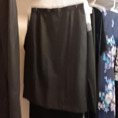 LADIES 2 PC SKIRT/JACKET, 2 KNIT DRESSES AND 3 OTHER DRESSES
