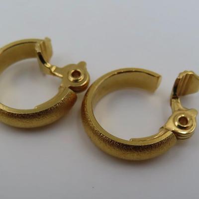 Jewelry Gold-colored Clip-on Collection