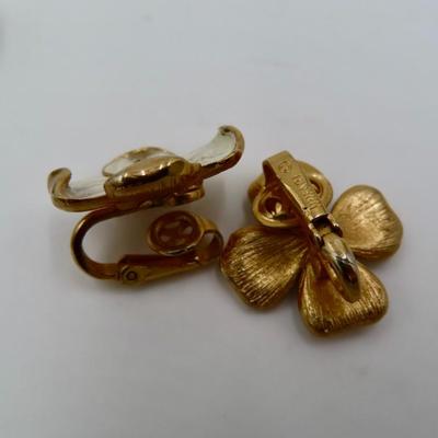 Jewelry White pieces collection