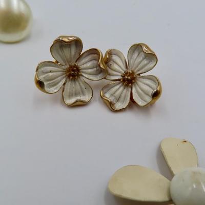 Jewelry White pieces collection