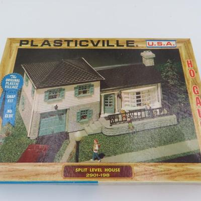 Railroad HO Gauge Split level house
