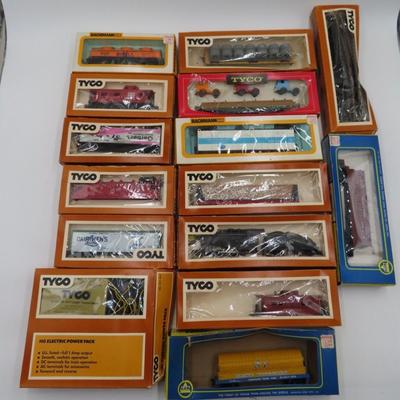 Railroad HO Gauge Tyco Train cars and track