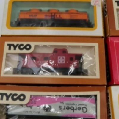 Railroad HO Gauge Tyco Train cars and track