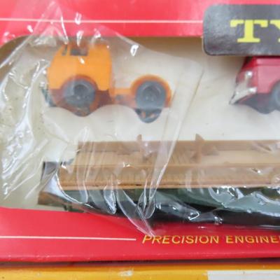 Railroad HO Gauge Tyco Train cars and track