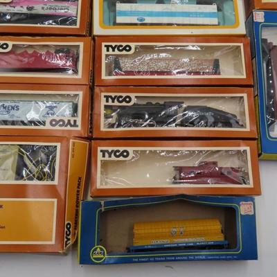 Railroad HO Gauge Tyco Train cars and track