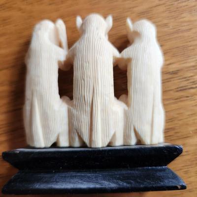 Three Wise Monkeys Carving