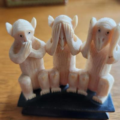 Three Wise Monkeys Carving