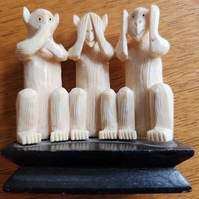 Three Wise Monkeys Carving
