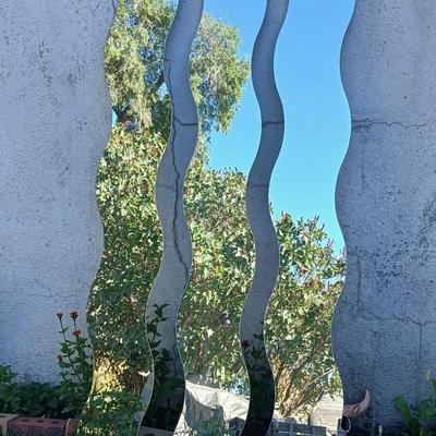 Three-piece wavy wall mirror