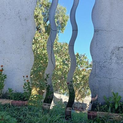 Three-piece wavy wall mirror