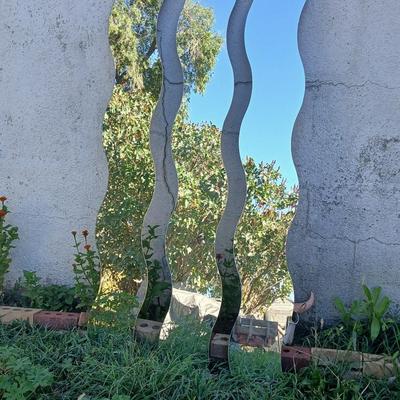 Three-piece wavy wall mirror