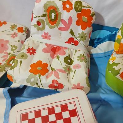 Vintage Barbie accessories - Furniture - Exercise bike - Pool - and more!