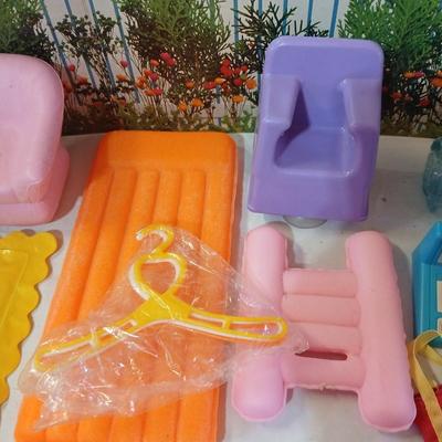 Vintage Barbie accessories - Furniture - Exercise bike - Pool - and more!