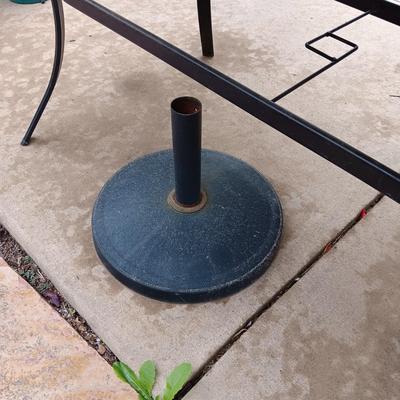 METAL PATIO TABLE WITH UMBRELLA STAND