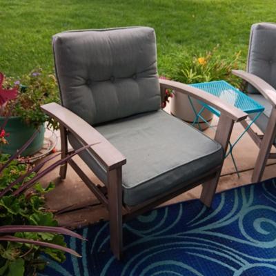 2 METAL PATIO CHAIRS AND A METAL SIDE TABLE