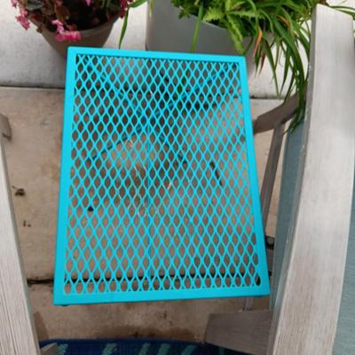 2 METAL PATIO CHAIRS AND A METAL SIDE TABLE