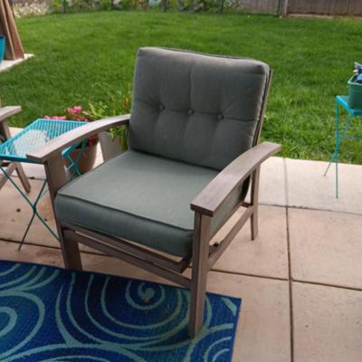 2 METAL PATIO CHAIRS AND A METAL SIDE TABLE