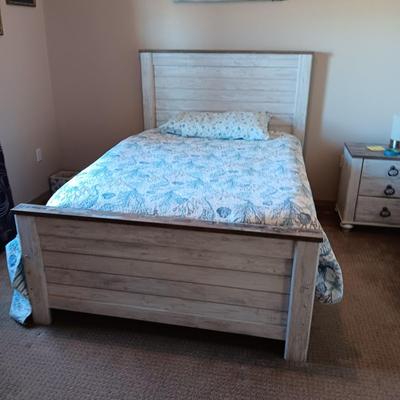 ASHLEY FURNITURE WILLOWTON FULL SIZE PANEL BED W/2 LARGE DRAWERS
