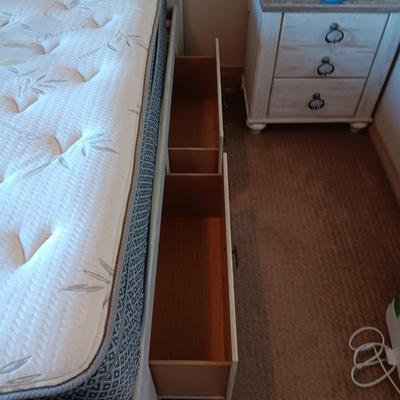 ASHLEY FURNITURE WILLOWTON FULL SIZE PANEL BED W/2 LARGE DRAWERS