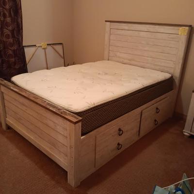 ASHLEY FURNITURE WILLOWTON FULL SIZE PANEL BED W/2 LARGE DRAWERS