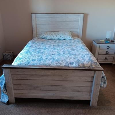 ASHLEY FURNITURE WILLOWTON FULL SIZE PANEL BED W/2 LARGE DRAWERS