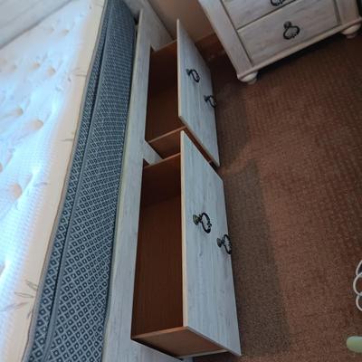 ASHLEY FURNITURE WILLOWTON FULL SIZE PANEL BED W/2 LARGE DRAWERS
