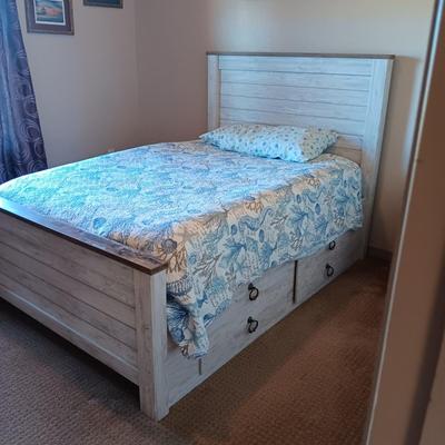 ASHLEY FURNITURE WILLOWTON FULL SIZE PANEL BED W/2 LARGE DRAWERS