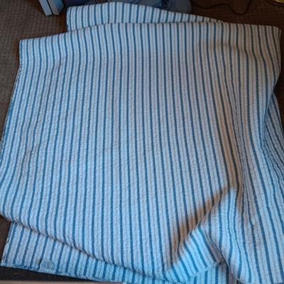 2 SETS OF FULL SIZE SHEETS PLUS BEDSPREAD