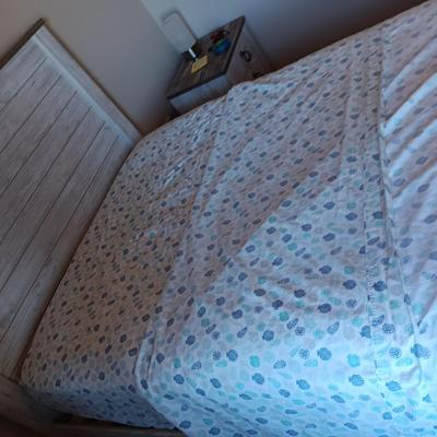 2 SETS OF FULL SIZE SHEETS PLUS BEDSPREAD