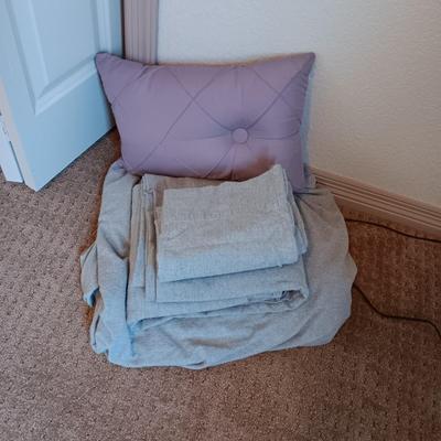 2 SETS OF FULL SIZE SHEETS PLUS BEDSPREAD