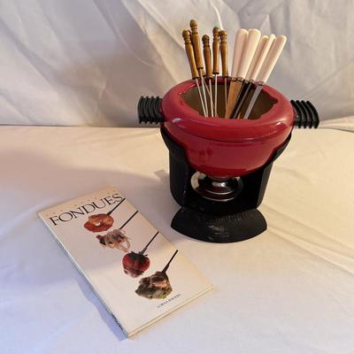 Le Creuset Cast Iron Fondue Set and Accessories (K-DZ)