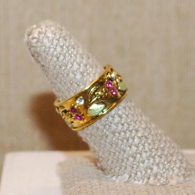 Size 7¾ "Black Hills" Style Gold Infinity Setting Ring with Green Leaves and Clear & Red Stones Band (6.8g)