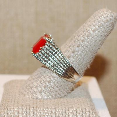 Size 10 Large Bright Red Square Stone Party Ring on a Solid Silver Tone Band (10.3g)