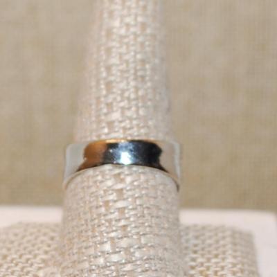 Size 10 Large Bright Red Square Stone Party Ring on a Solid Silver Tone Band (10.3g)
