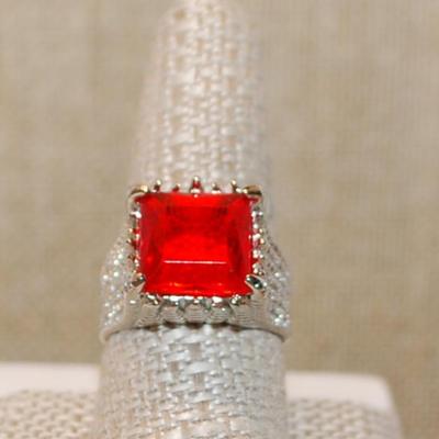Size 10 Large Bright Red Square Stone Party Ring on a Solid Silver Tone Band (10.3g)