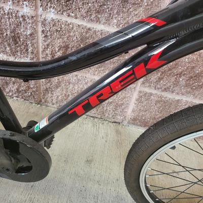 Boys Trek Bike Removable Training Wheels