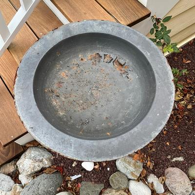 693 Metal Pineapple Garden Bird Bath