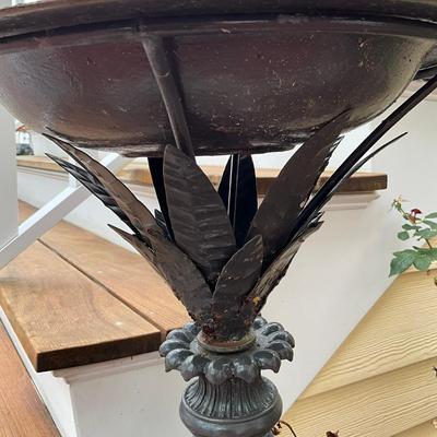 693 Metal Pineapple Garden Bird Bath