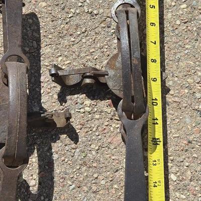 Vintage Metal Hunting Traps