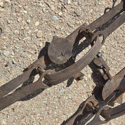 Vintage Metal Hunting Traps