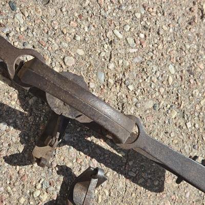 Vintage Metal Hunting Traps