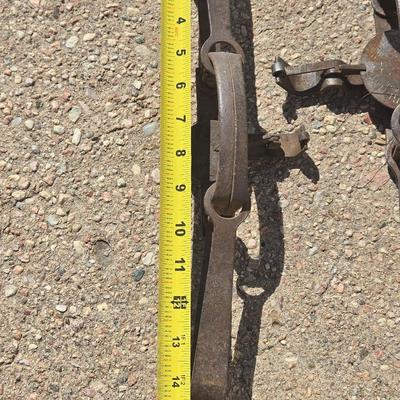 Vintage Metal Hunting Traps